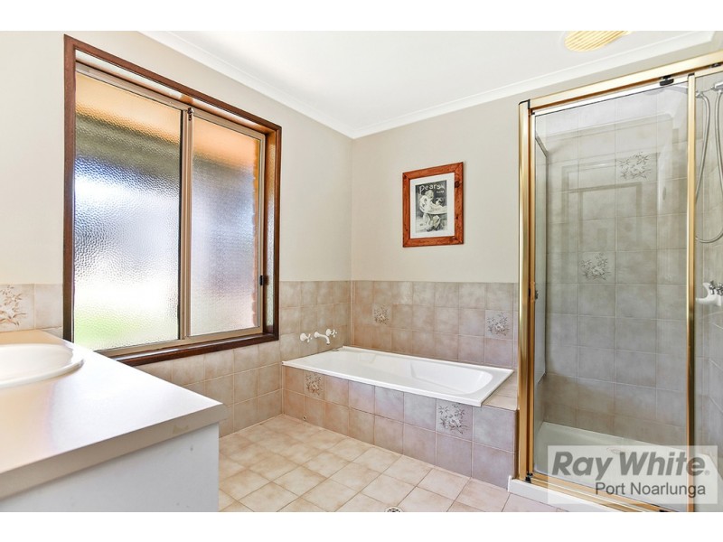 1 Vines Cross Crescent, Onkaparinga Hills SA 5163