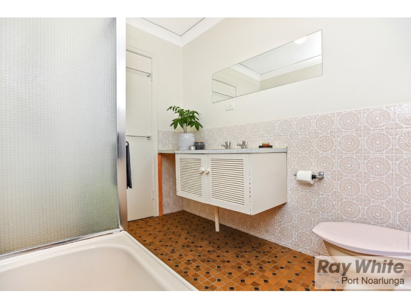 33 Kentwood Road, Morphett Vale SA 5162