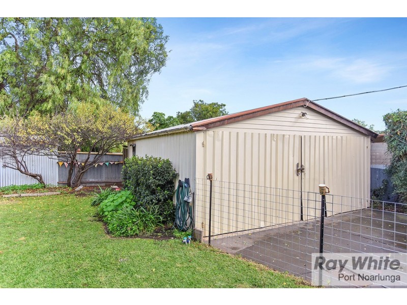 33 Kentwood Road, Morphett Vale SA 5162