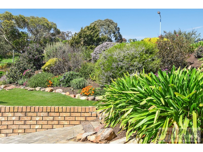 2 Nicolle Court, Happy Valley SA 5159