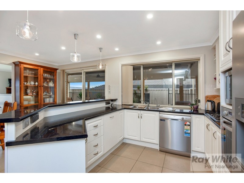 31 Esperance Boulevard, Seaford Rise SA 5169
