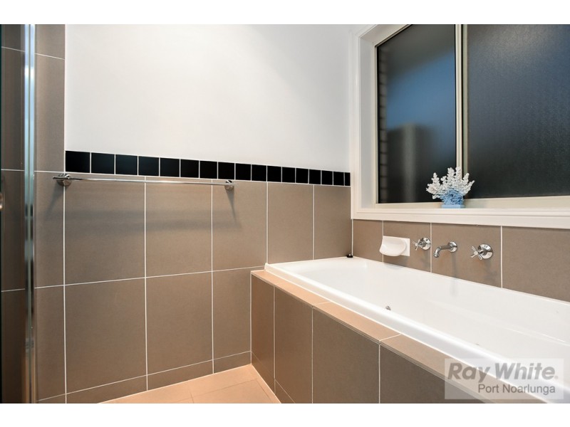 31 Esperance Boulevard, Seaford Rise SA 5169
