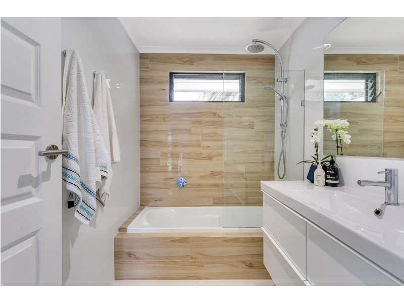 36 Manning Road, Aberfoyle Park SA 5159