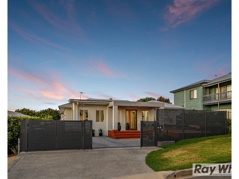 9 Neville Avenue, Christies Beach SA 5165