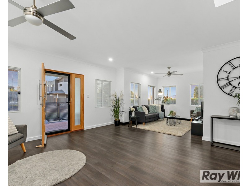 9 Neville Avenue, Christies Beach SA 5165