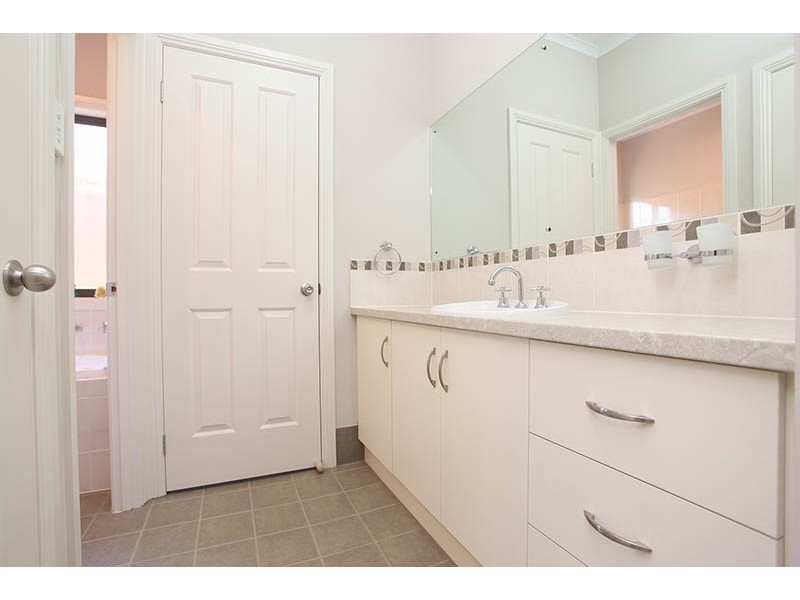 2 Antonio Street, Huntfield Heights SA 5163