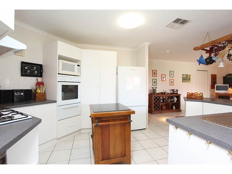 16 Erebus Glen, Hallett Cove SA 5158