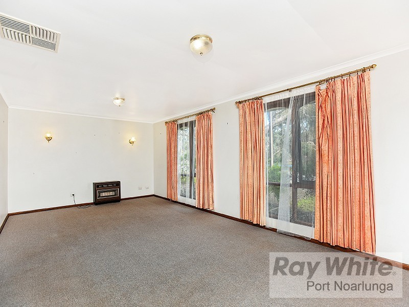 2 Devon Crescent, Happy Valley SA 5159