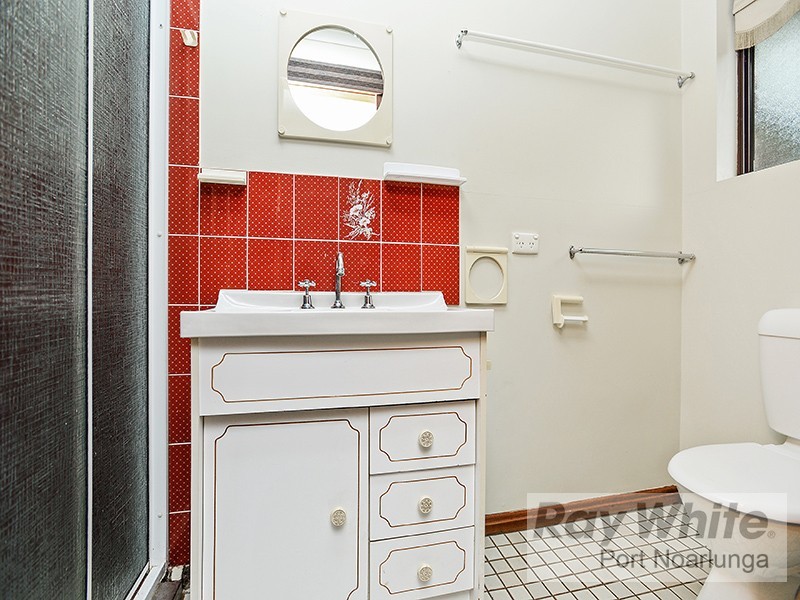 2 Devon Crescent, Happy Valley SA 5159