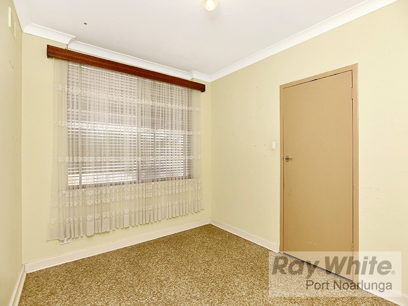 33 Salisbury Avenue, Morphett Vale SA 5162