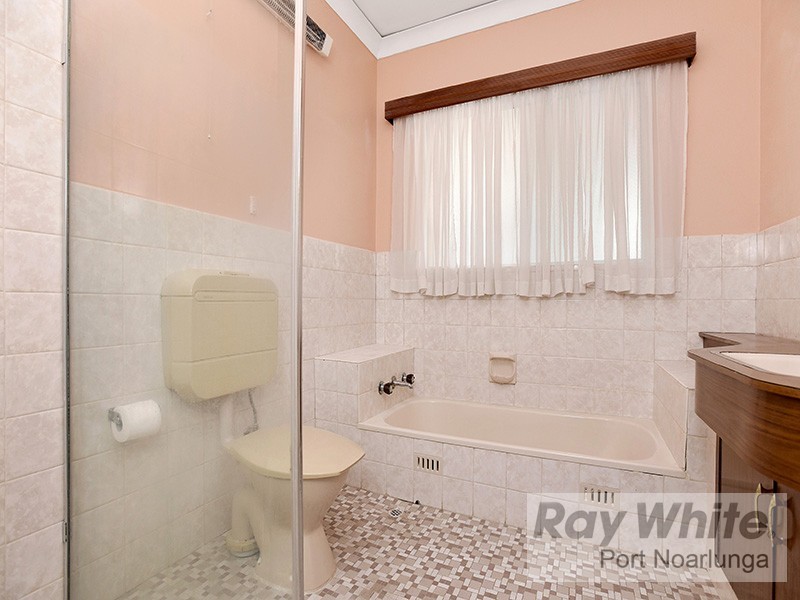 33 Salisbury Avenue, Morphett Vale SA 5162