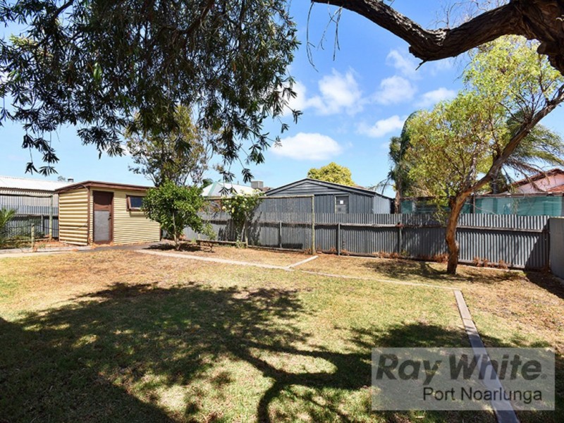 33 Salisbury Avenue, Morphett Vale SA 5162