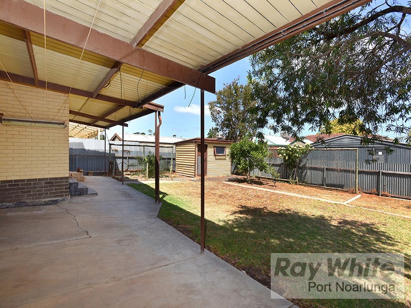 33 Salisbury Avenue, Morphett Vale SA 5162