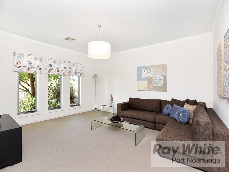10 Esperance Boulevard, Seaford Rise SA 5169