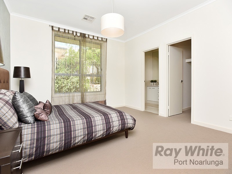 10 Esperance Boulevard, Seaford Rise SA 5169