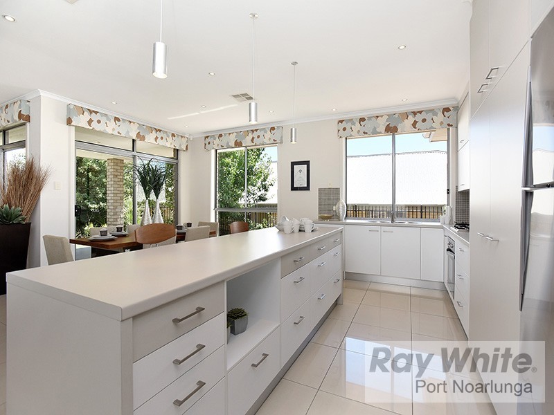 10 Esperance Boulevard, Seaford Rise SA 5169