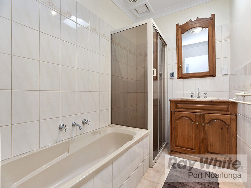 32 Carbenet Drive, Hackham SA 5163