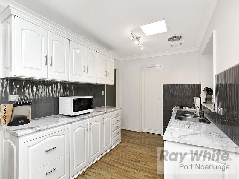 32 Carbenet Drive, Hackham SA 5163