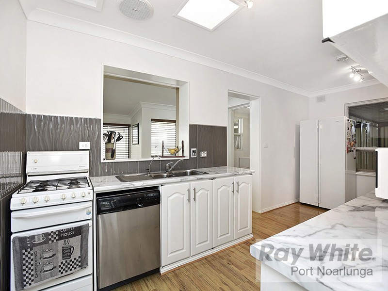 32 Carbenet Drive, Hackham SA 5163