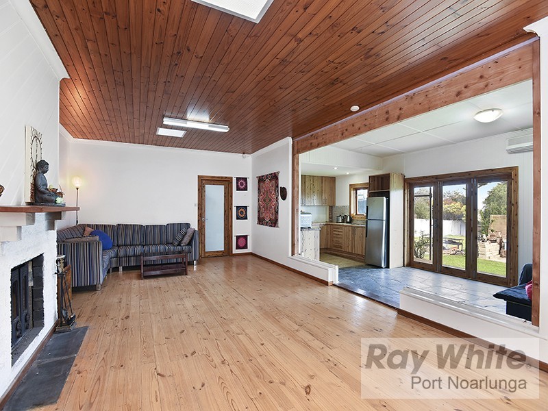 24 Griffiths Drive, Moana SA 5169