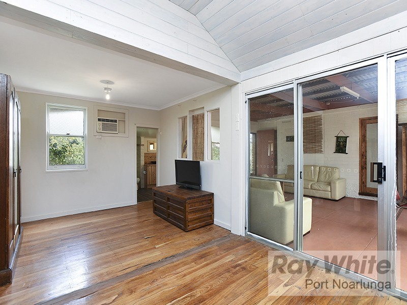 24 Griffiths Drive, Moana SA 5169
