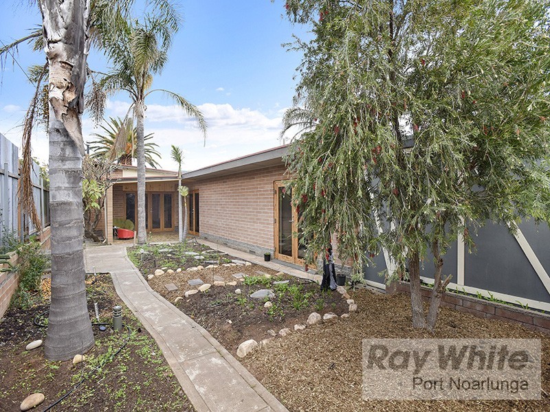 24 Griffiths Drive, Moana SA 5169