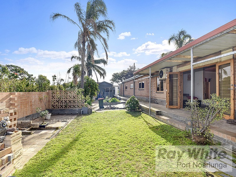 24 Griffiths Drive, Moana SA 5169