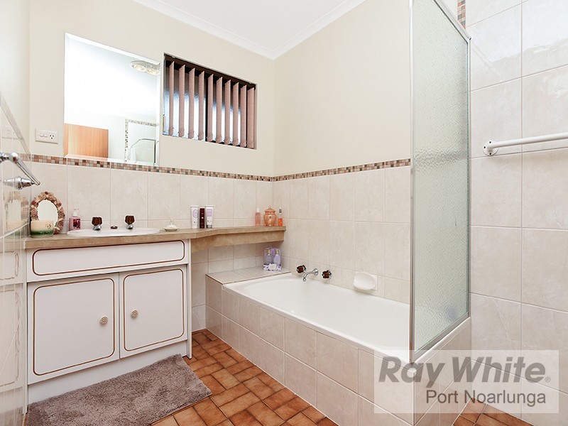 24 Banket Street, Huntfield Heights SA 5163