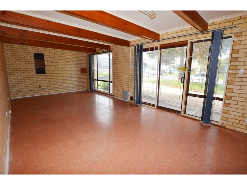 Unit 1, 9 Waddikee Road, Lonsdale SA 5160