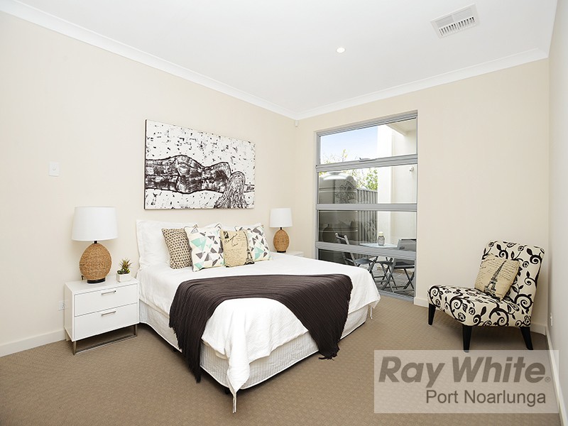 77 Kalgoorlie Avenue, Port Noarlunga South SA 5167