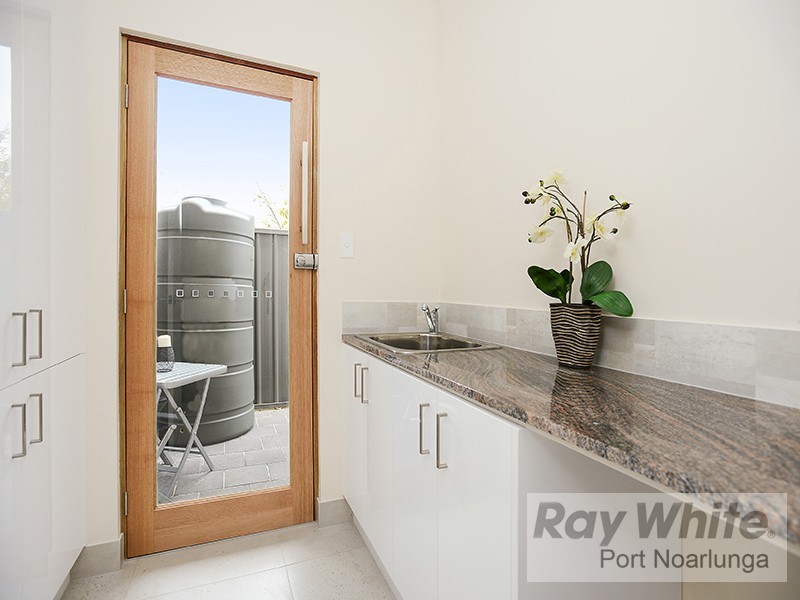 77 Kalgoorlie Avenue, Port Noarlunga South SA 5167