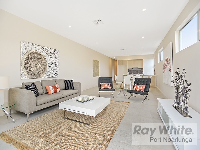 77 Kalgoorlie Avenue, Port Noarlunga South SA 5167