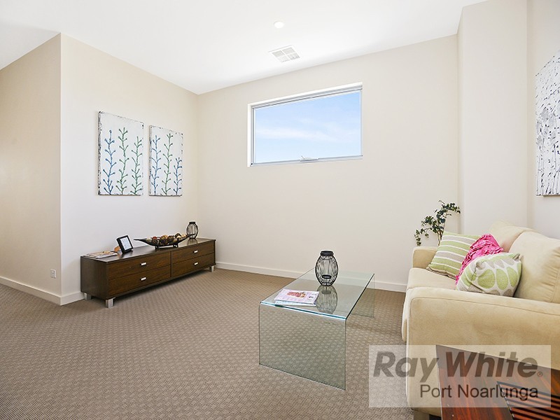 77 Kalgoorlie Avenue, Port Noarlunga South SA 5167