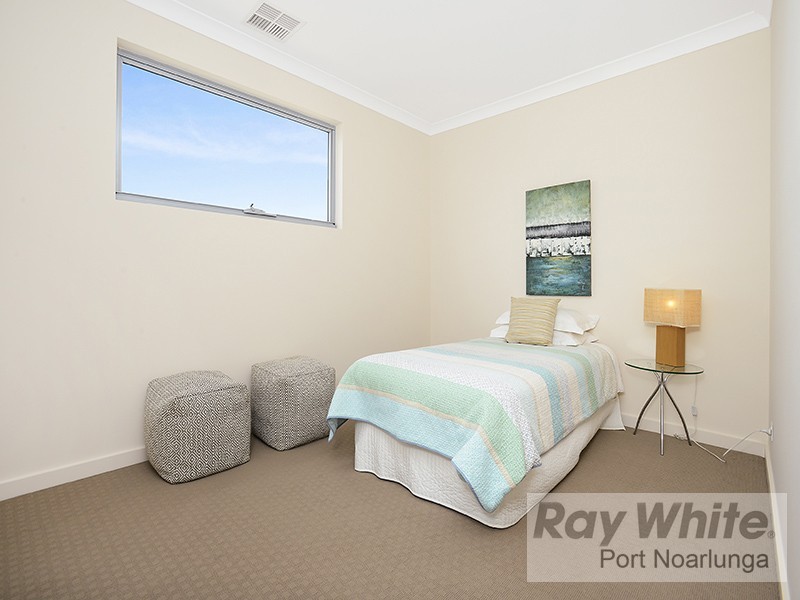 77 Kalgoorlie Avenue, Port Noarlunga South SA 5167