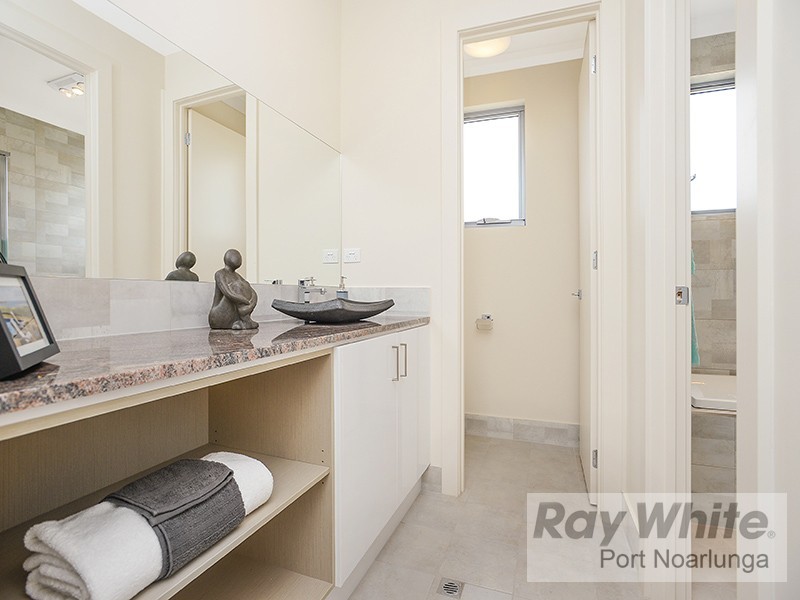 77 Kalgoorlie Avenue, Port Noarlunga South SA 5167