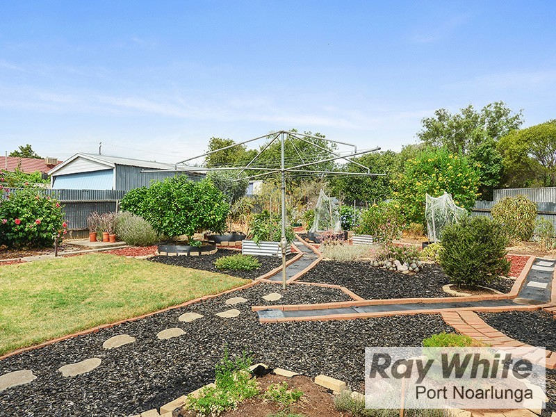 40 McKinna Road, Christie Downs SA 5164