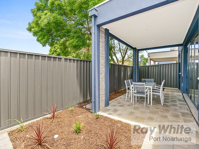 16 18 20 and 22 Vernon Street, Port Noarlunga South SA 5167