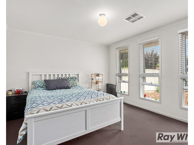 8 Karyn Crescent, Morphett Vale SA 5162