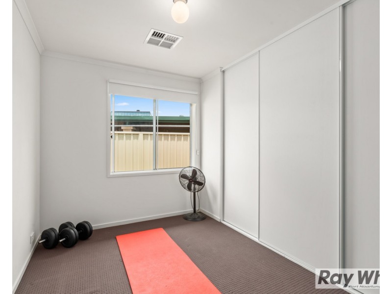 8 Karyn Crescent, Morphett Vale SA 5162