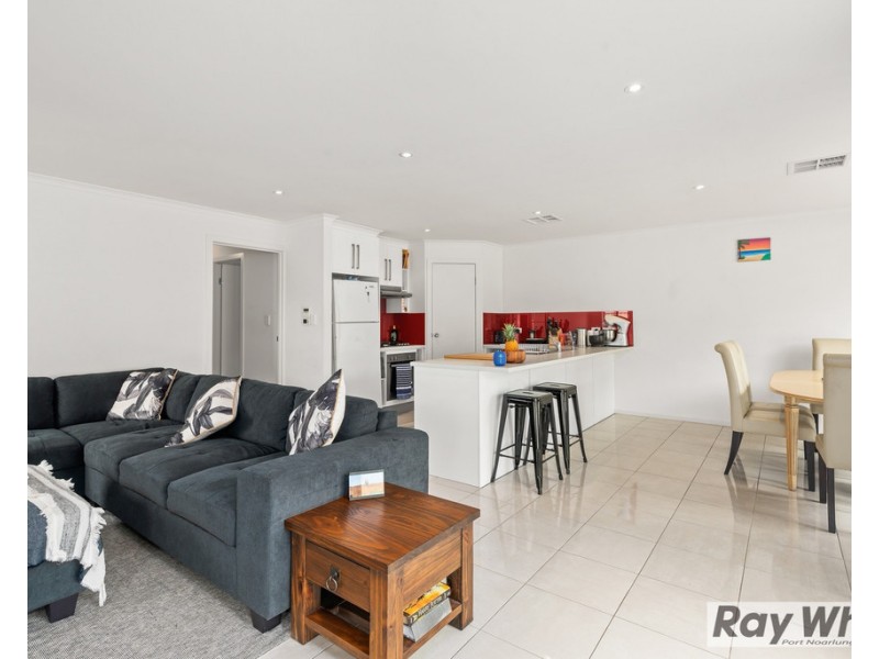 8 Karyn Crescent, Morphett Vale SA 5162