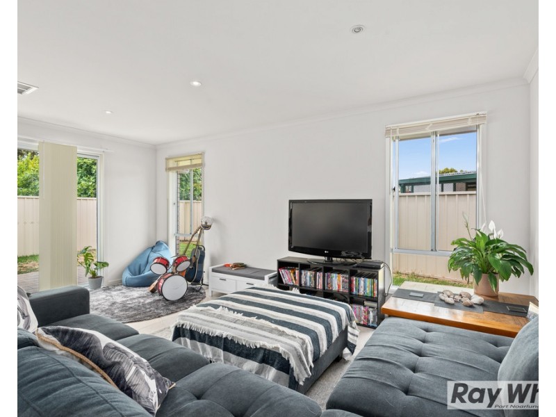 8 Karyn Crescent, Morphett Vale SA 5162