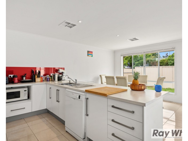 8 Karyn Crescent, Morphett Vale SA 5162