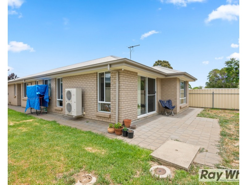 8 Karyn Crescent, Morphett Vale SA 5162