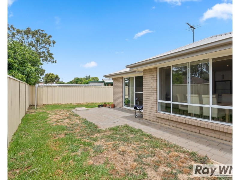 8 Karyn Crescent, Morphett Vale SA 5162
