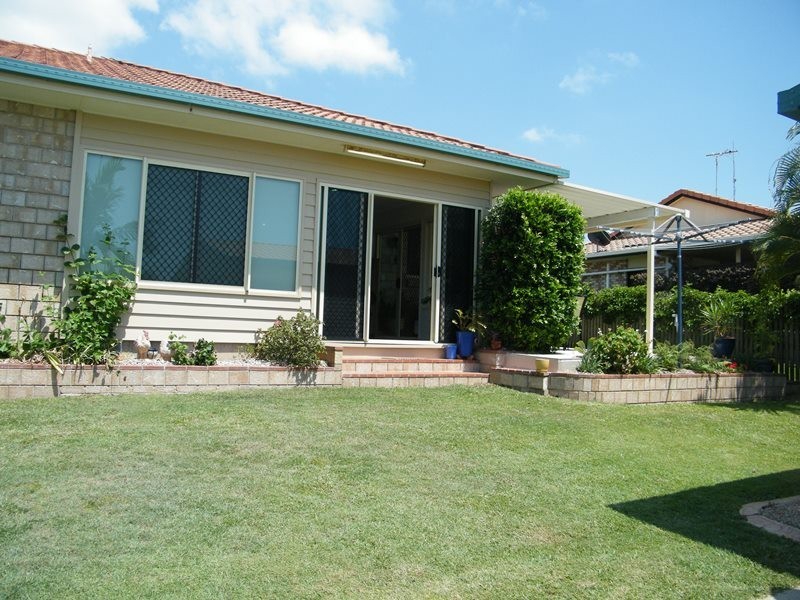 8 Barber Drive, Blacks Beach QLD 4740