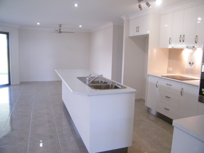 21 Burge Ct, Glenella QLD 4740