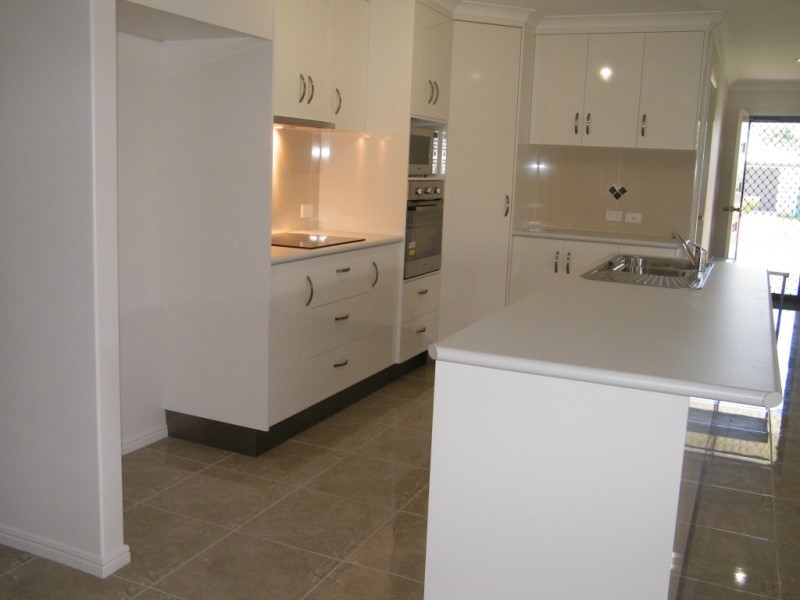 21 Burge Ct, Glenella QLD 4740