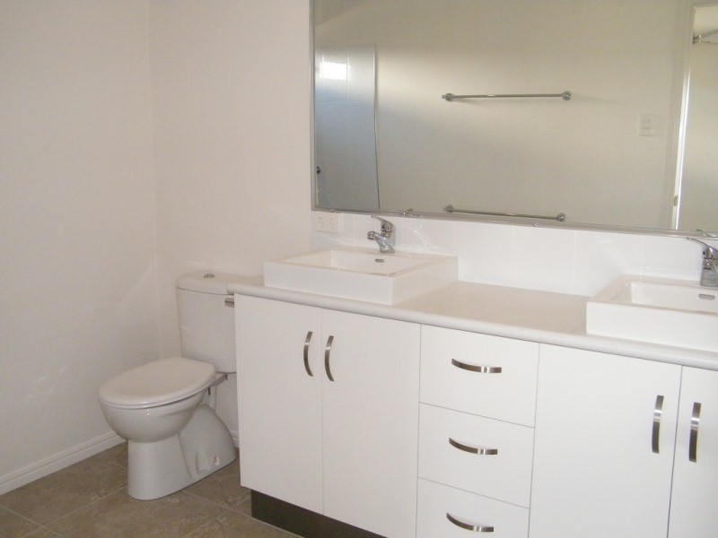 21 Burge Ct, Glenella QLD 4740