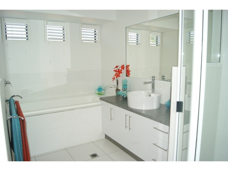 13 James Cook Drive, Rural View QLD 4740