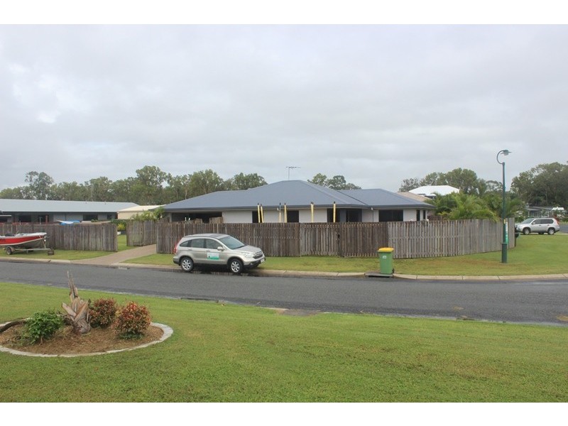 6 Leonie Crt, Armstrong Beach QLD 4737